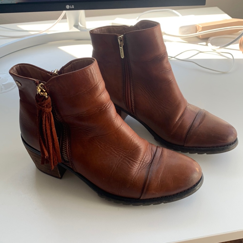 Cognac heeled boots with tassel size 7 pikolinos brand